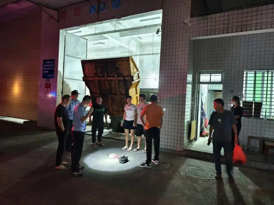 福建泉州，妻子把15万装修款装袋交给丈夫，特意叮嘱