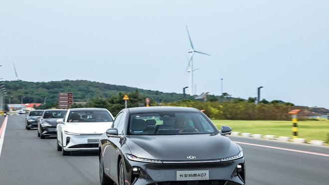 中国最便宜插混轿跑车,媲美小米SU7,续航1200公里,仅售9.49万
