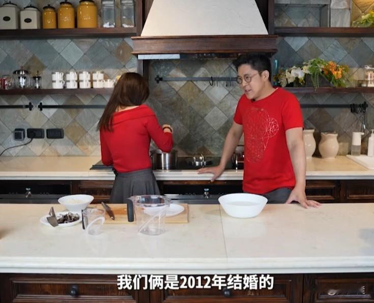 郭晶晶和霍启刚又撒了一波超自然的糖，一段视频里，恩爱都藏在细节里。霍启刚说他们