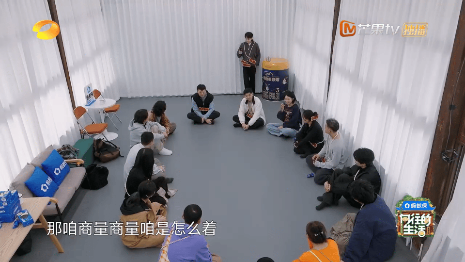 彭彭这是要卷死整个娱乐圈的节奏！演戏之余把剧组各个岗位都体验了个遍，建议直接开个