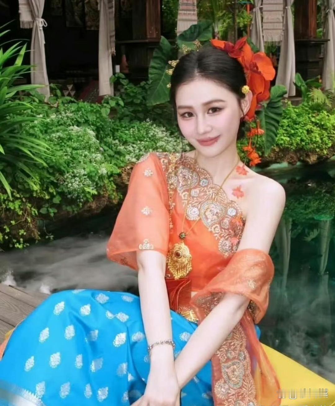 金靖瘦下来以后，五官一下子就立体了，现在眼睛看着真大