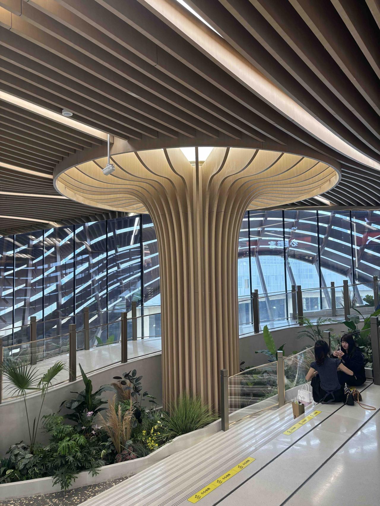 去年，北京东部最大的商业综合体建成了，王府井湾里，这个周末去了一下。真的是大