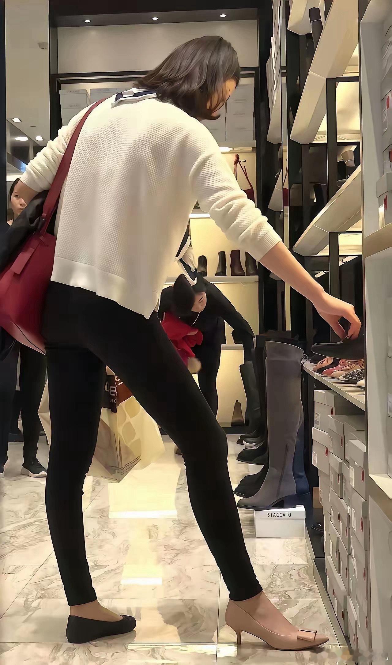 10年前逛街拍的照片，纯素颜，你们觉得怎么样？​​​