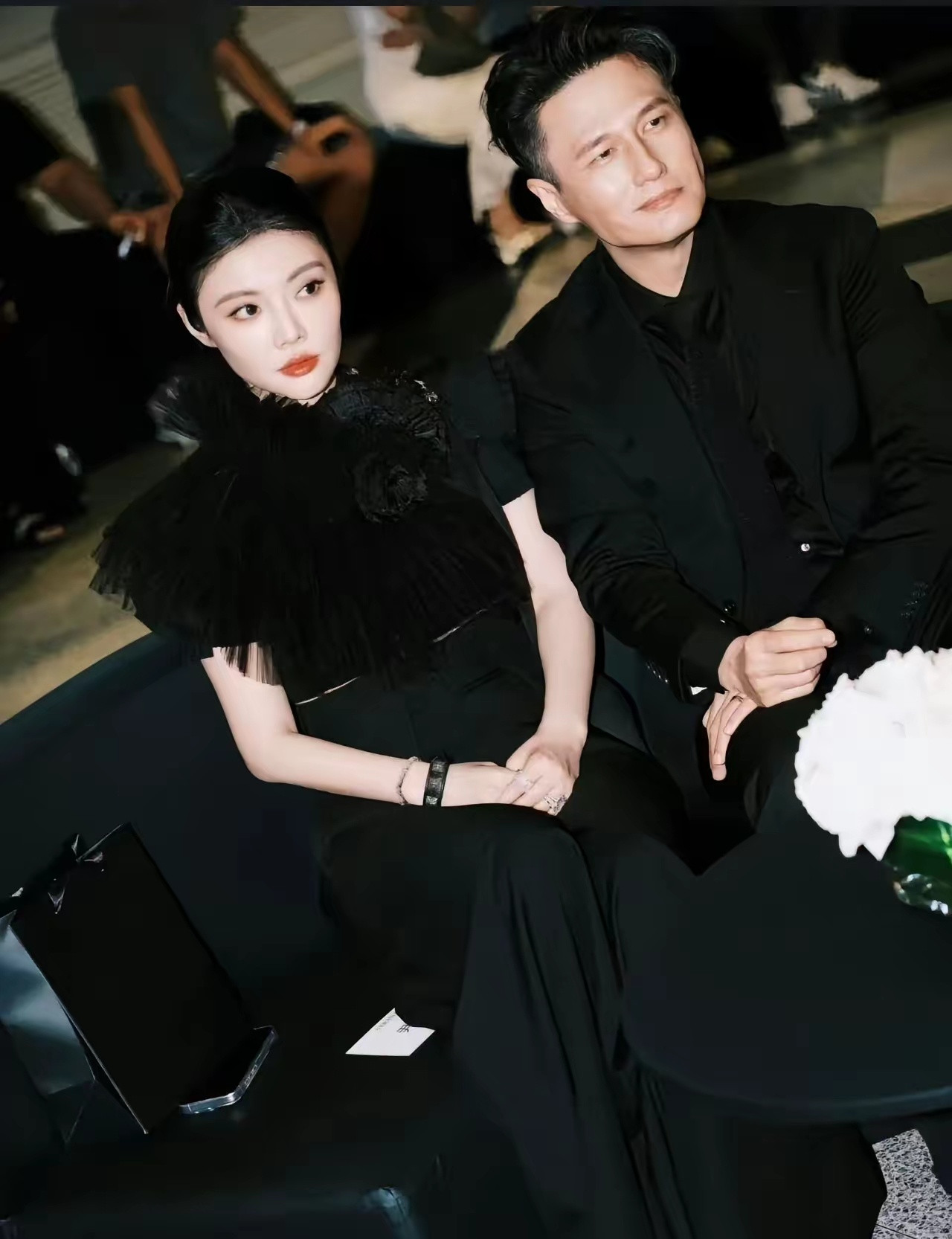 徐冬冬尹子维婚礼不对外直播徐冬冬发博回应婚礼不对外直播：“不直播不对外，家庭式。