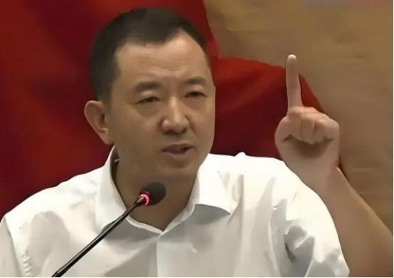 2011年，清华硕士陈行甲到巴东上任，意外发现：自己的“前任女县委书记”