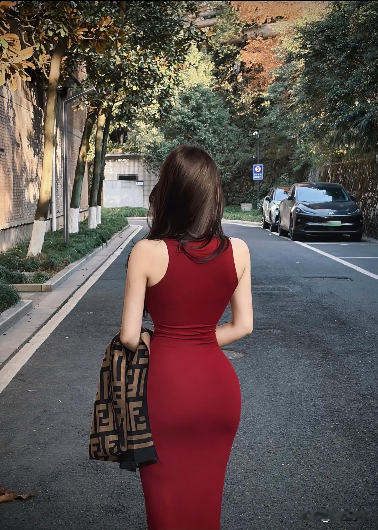 复旦大学才女陈果说：“头婚一旦散了，幸福基本就断了。别信二婚能幸福，拉长十年再看
