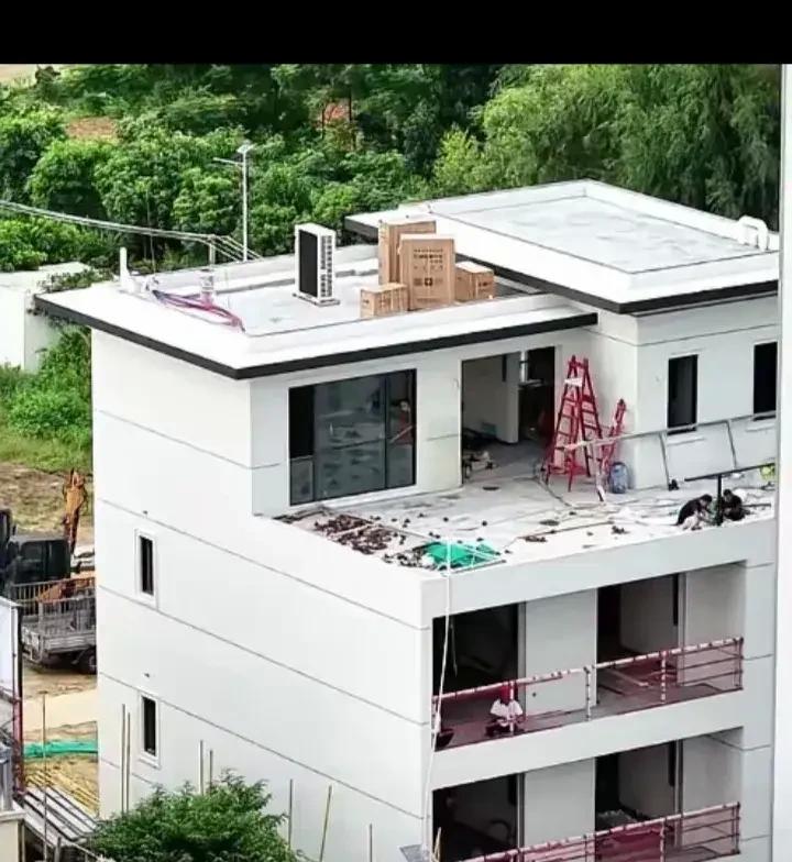 全红婵，真正诠释了什么叫做财不露白！全红婵家的新房终于建好了，跟网上传的豪华