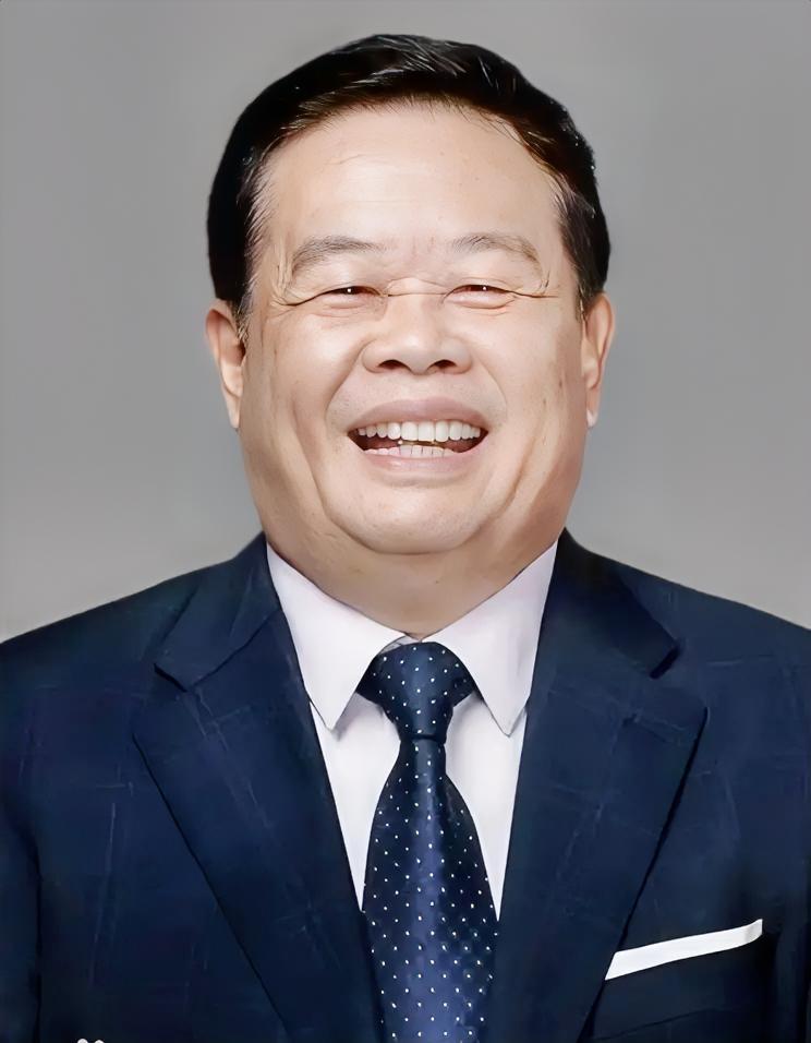 曹德旺传位儿子曹晖，女儿再好，家还是儿子的。这不是偏心，这是血脉。女儿再