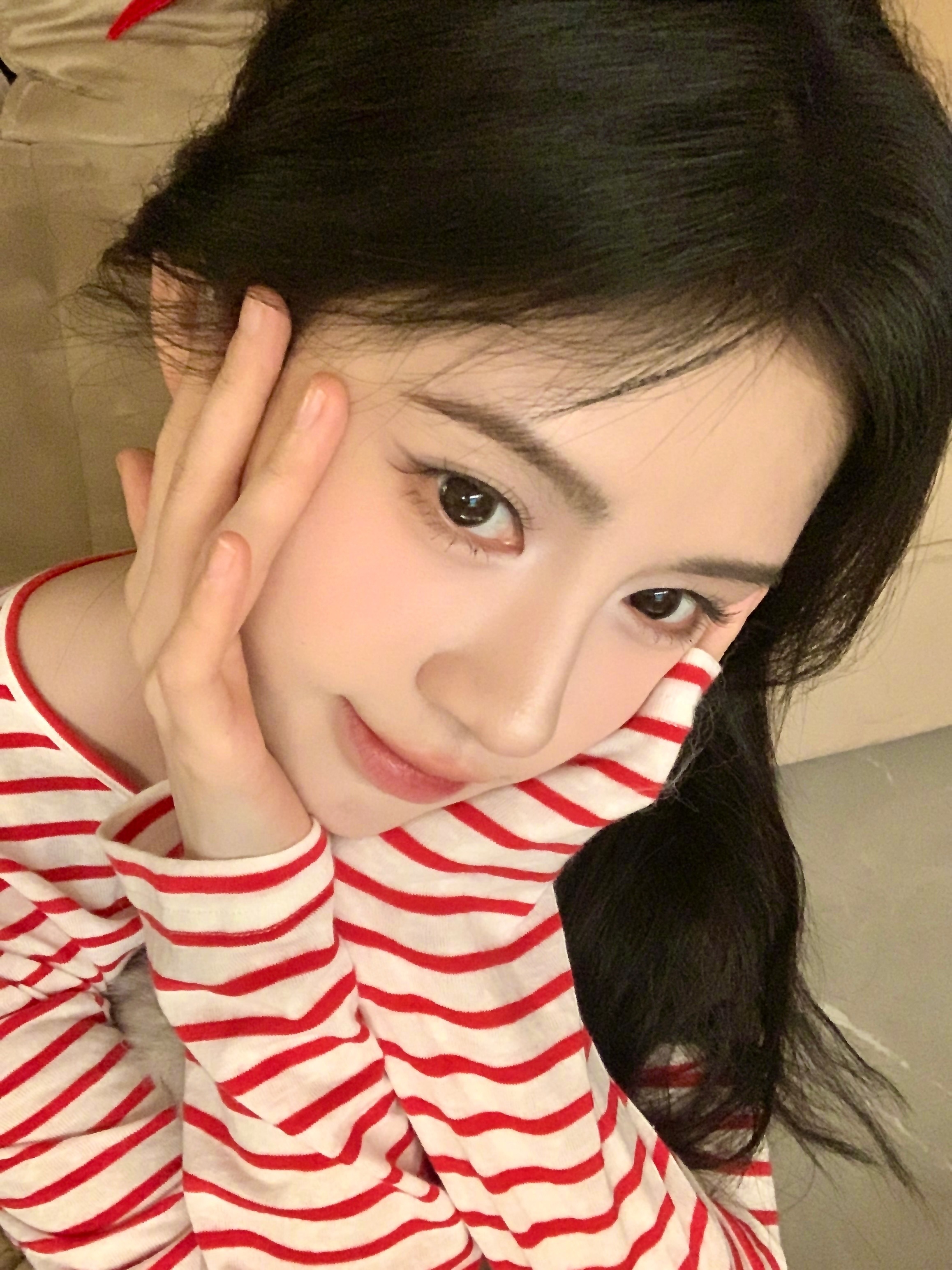 这个实况我喜欢，感觉鞠婧祎在问我要亲亲​​​