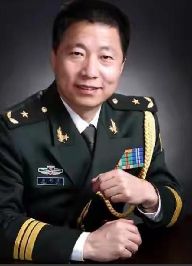 杨利伟退休待遇揭秘：没有巨额奖金，只有“终身金钟罩”。2003年10月