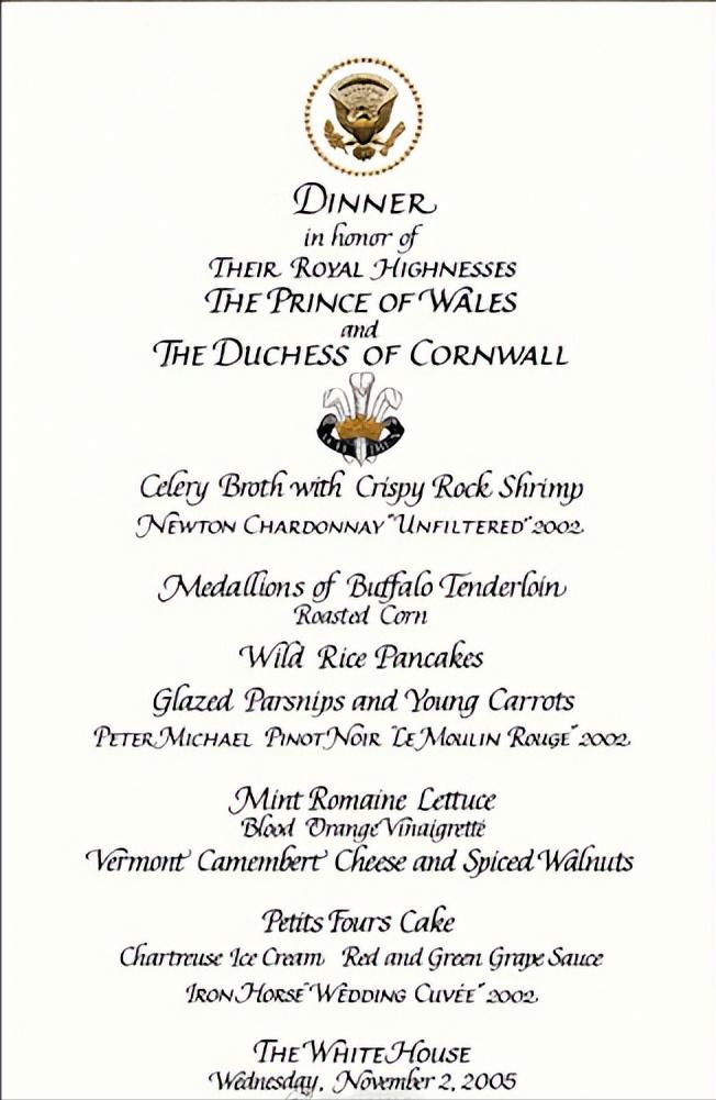 2005年11月2日，威尔士亲王查尔斯王储和妻子康沃尔公爵夫人卡米拉盛装亮相，一