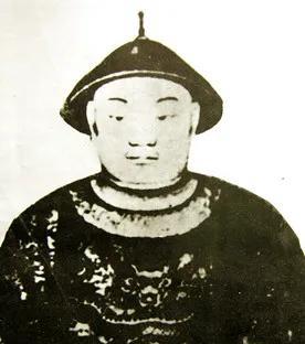 1682年，施琅收复台湾后，成了最大的包租公，康熙皇帝拿他没有办法，任由施琅留下