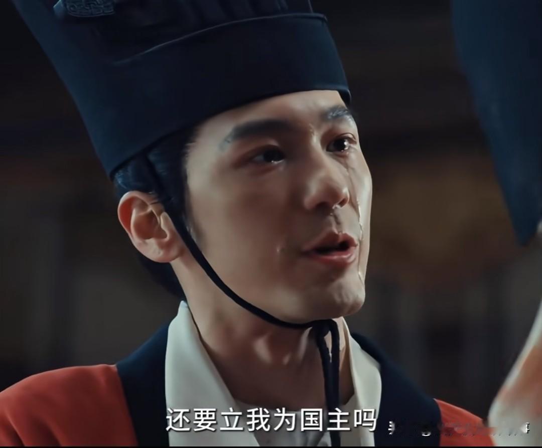 剧中同样是钱家儿郎，七郎上位眼巴巴等着中原天子册封，诏书没到就名不正言不顺；九郎