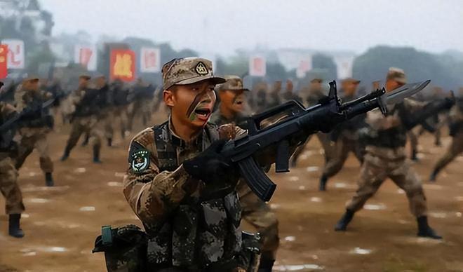 一个集团军有多少人。又有多少个将军？本轮军改以后。陆军集团军调整为13个。新