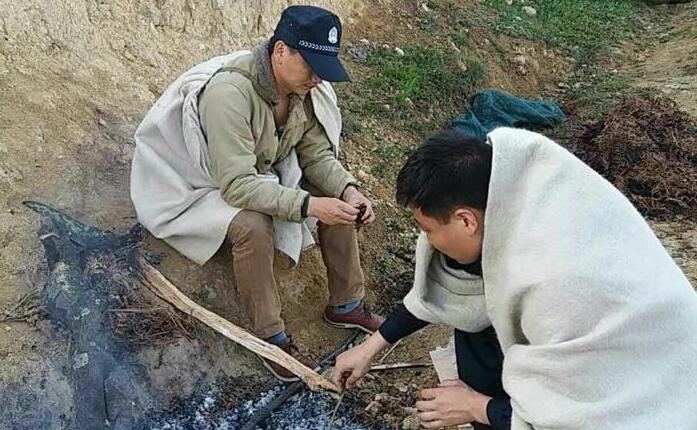 民警深山追捕嫌犯 翻山越岭风餐露宿如野人一样生活