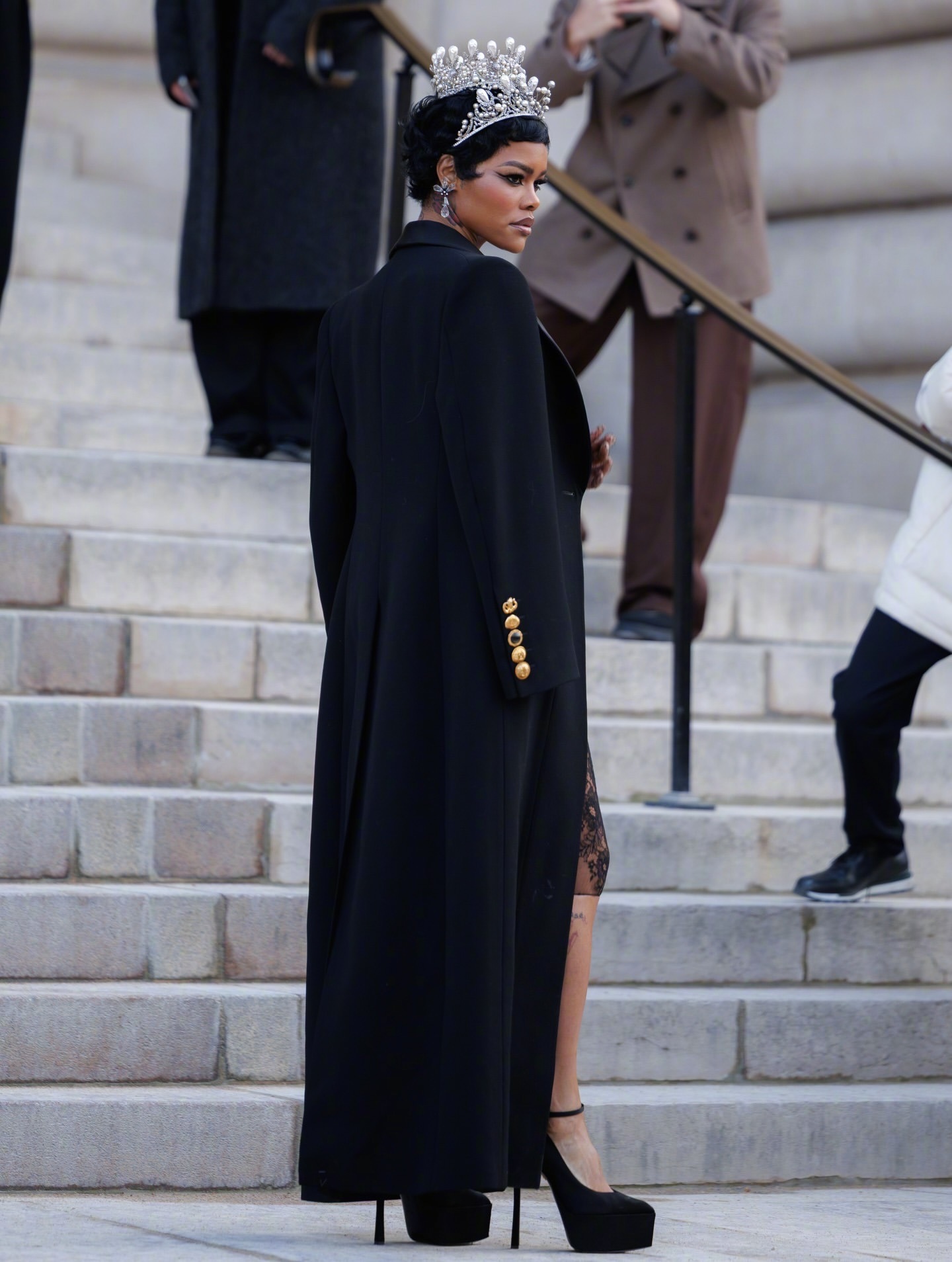 schiaparelli2026春夏高定系列发布秀—-秀场外街拍。巴黎高定时装