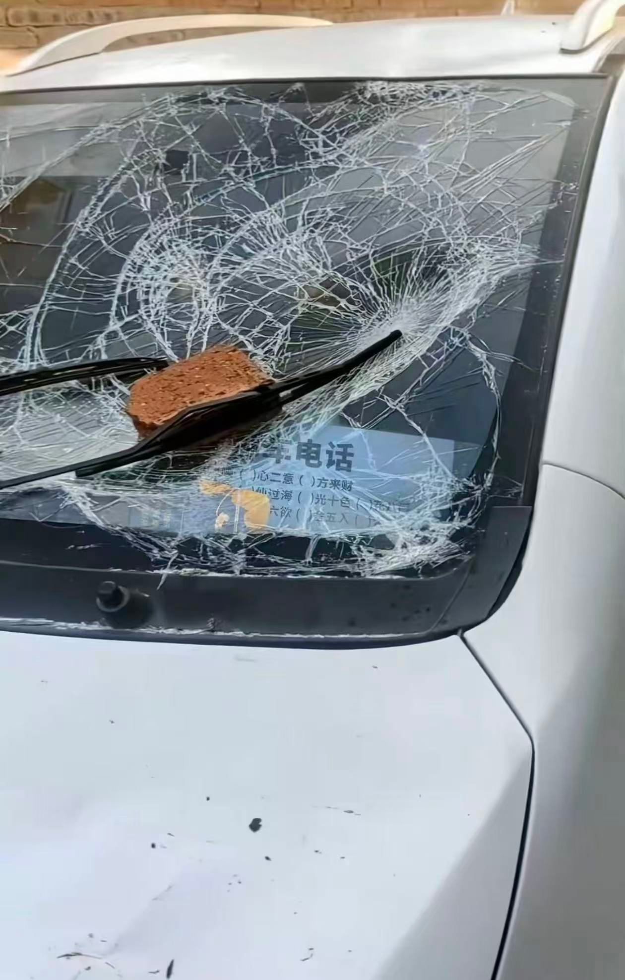 堵人家车，还让人家做题把人逼急了吧[捂脸哭][捂脸哭][捂脸哭]​​​