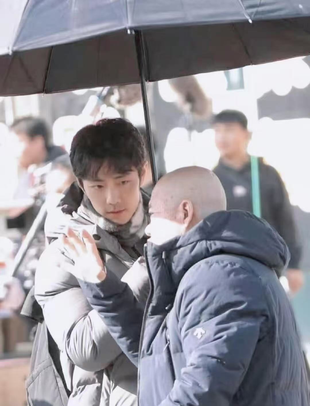 好接地气好生活化的造型～肖战这套好有人间烟火气！