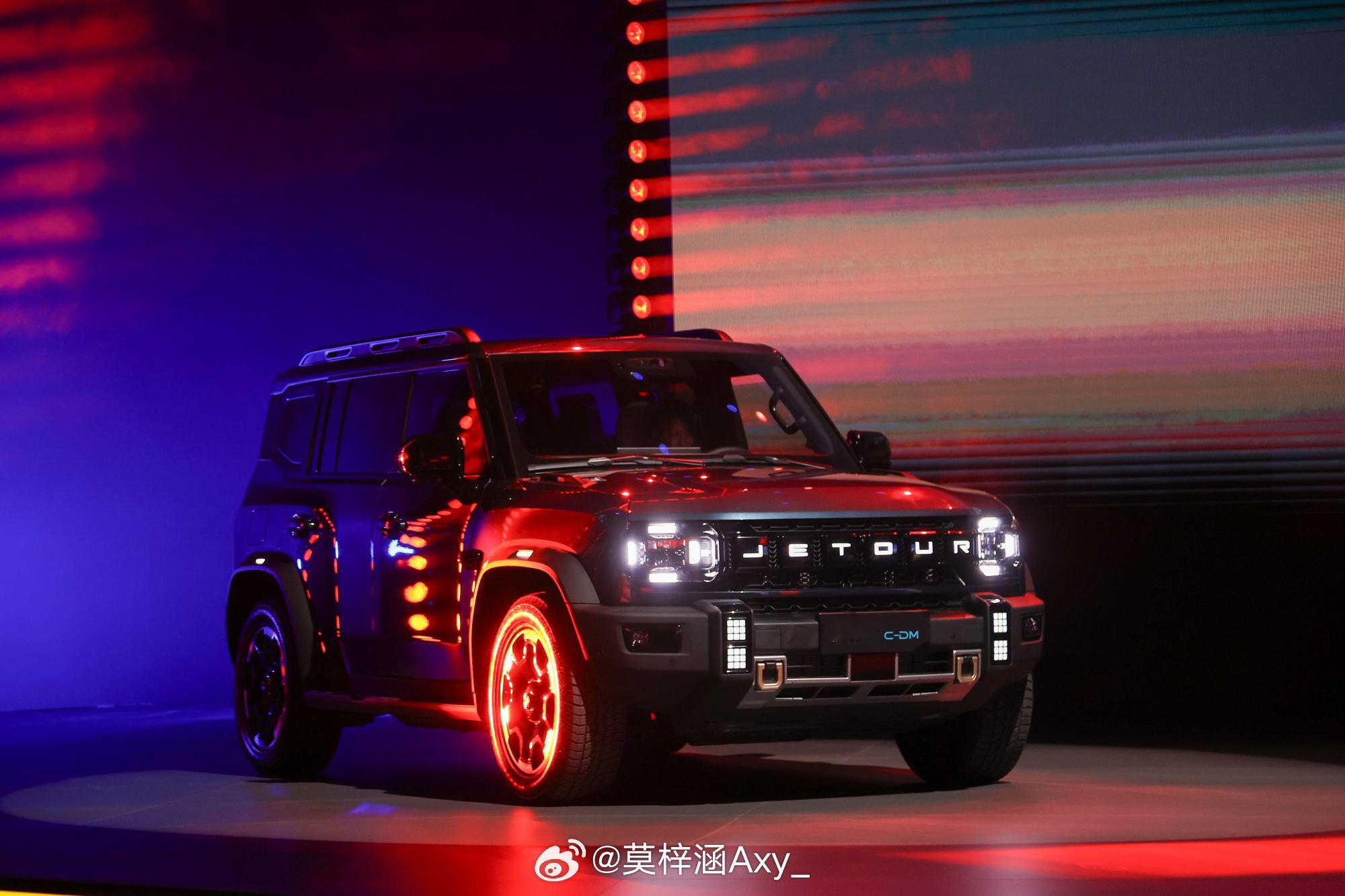 2026款捷途旅行者，燃油版12.49万起，混动版15.29万起。硬派外观超吸睛