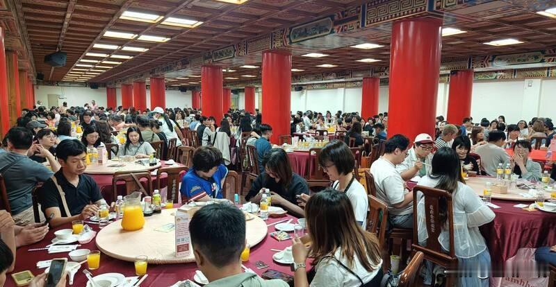 高雄罢韩6周年独派聚餐席开94桌今天6月6日适逢罢免前高雄市长韩国瑜的6