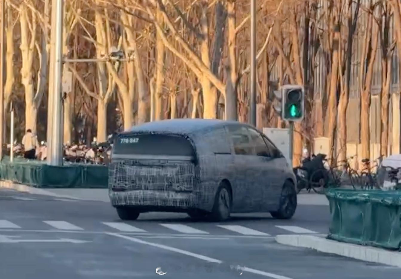 前几天又看到一波理想的测试车当下的形态来看增程下一代势头很足啊就着近期搜到的消息