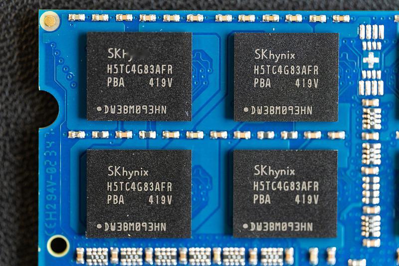 🔥DDR4涨疯了！价格反超DDR5，NAS玩家别盲目加内存！最近存储圈大反转：三星、海力士、美光暂