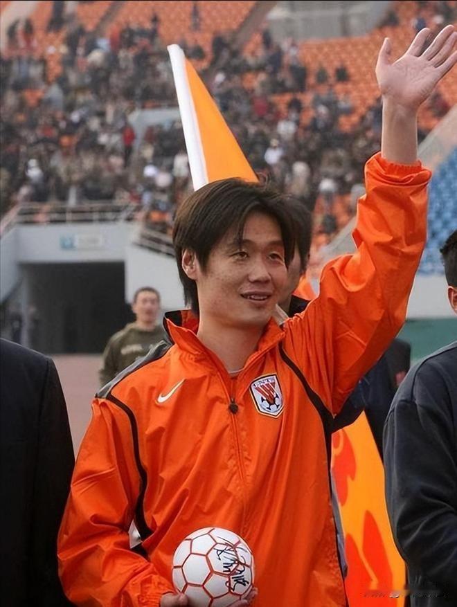 李霄鹏：我日常代步的车是一台奥迪A6，车子本身性能各方面都很不错，只是女朋友往车
