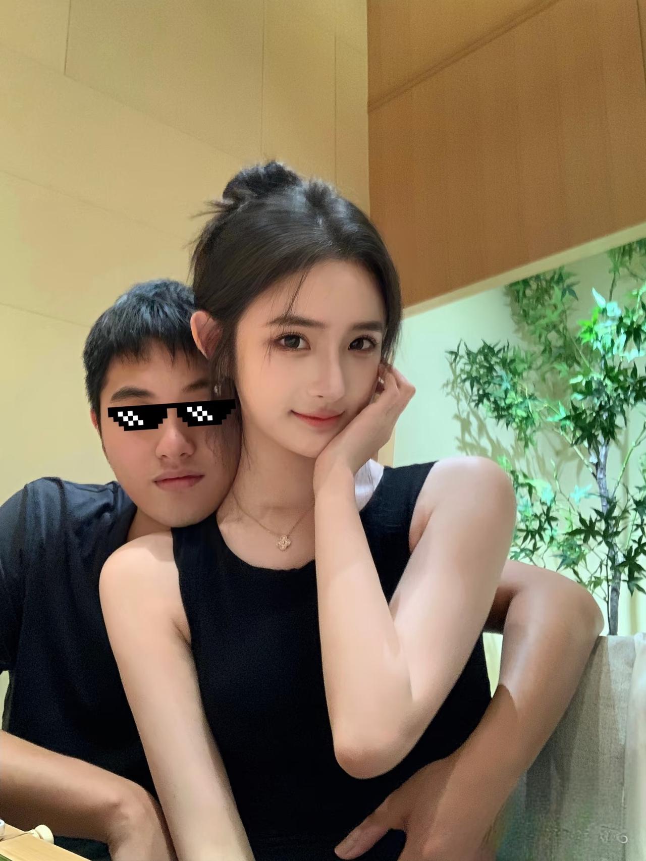 我表哥跟他前妻，俩人偷偷出去开房，结果被前妻的现任老公当场摁在床上这可真是尴