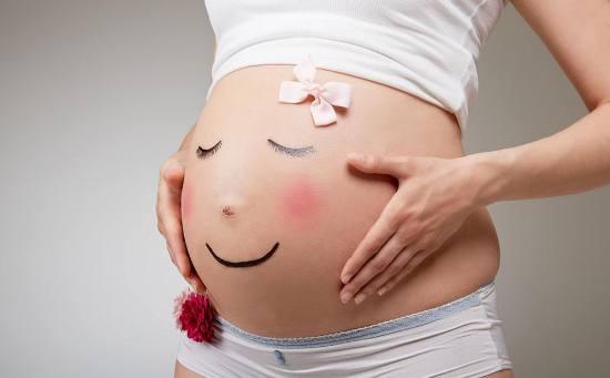 有趣! 宝宝在妈妈肚子里原来这么忙