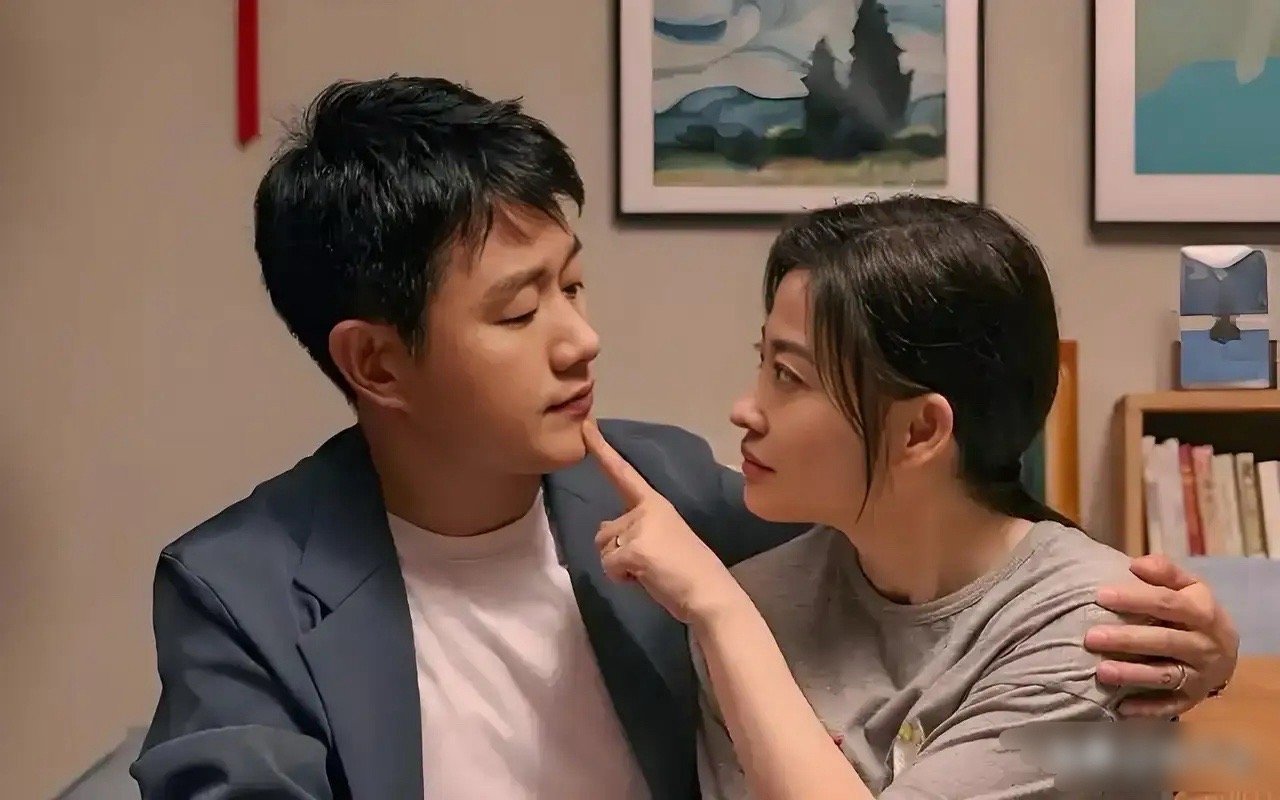 “贤妻扶我凌云志，上岸想斩糟糠妻”，说的就是佟大为，《我的后半生》中教授之子沈青