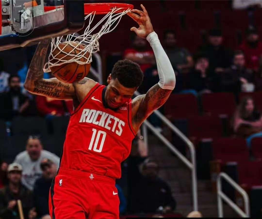 26次失误仍能大胜爵士，火箭这几人是赢球关键虐菜高手火箭面对鱼腩球队爵士，没有