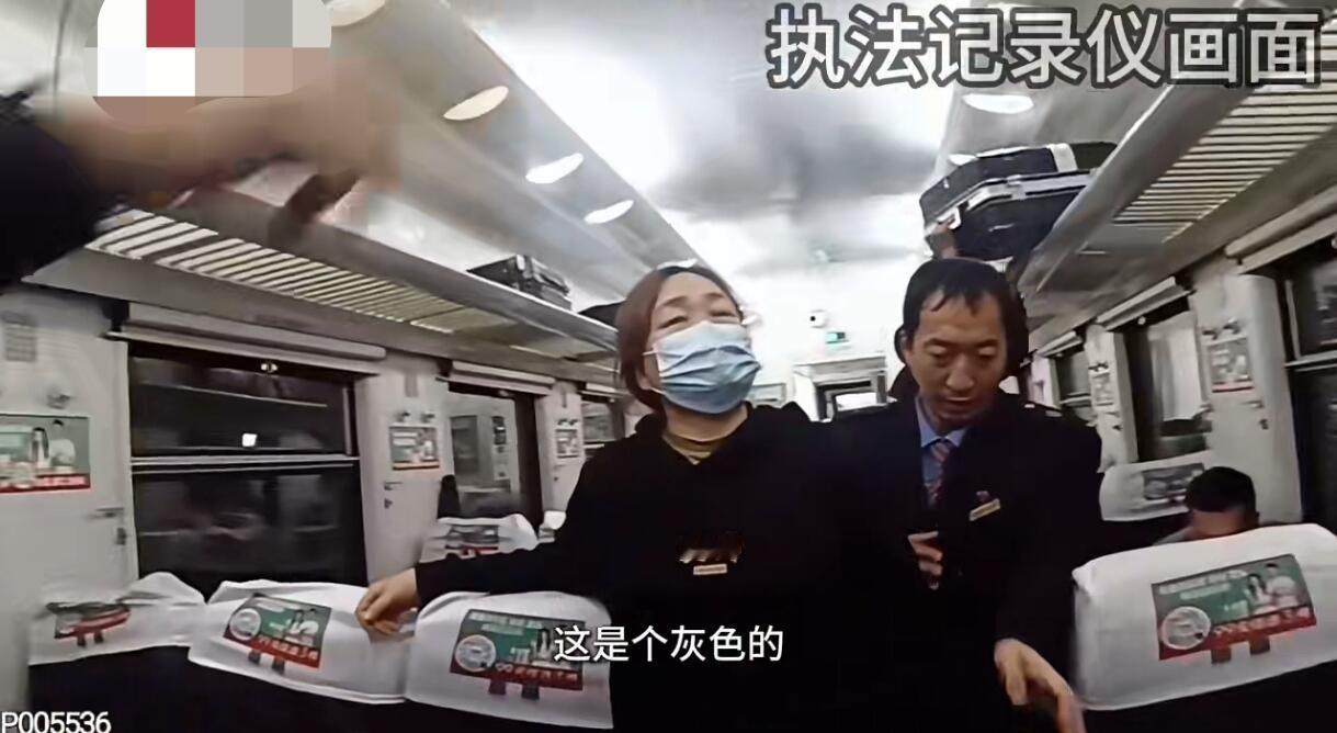 这事儿听着都让人揪心。常女士坐K386次列车，下车时因为着急，拎了个和自己一模一