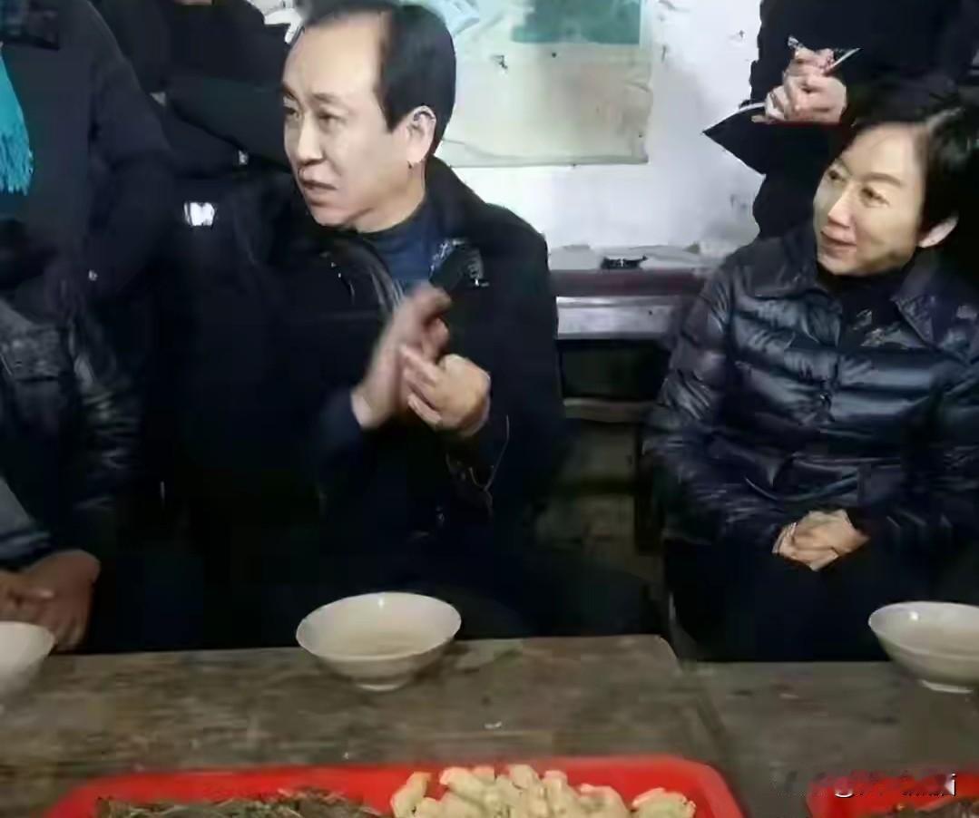 恒大虽然破产了，但是许家印前妻的资产还在不断被曝光中，目前又冻结了在加拿大的5亿