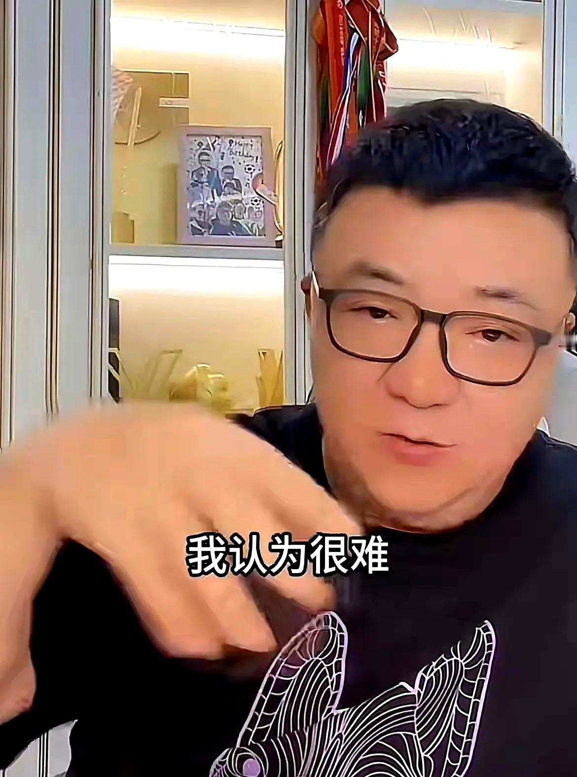 董路的足球小将亏本，这事其实不意外。他之前说六年投1500万已回本，可现在又