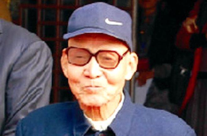 1979年，姚连蔚被免职，此后他回到了西安昆仑机械厂，重新当了一名普通工人。不久