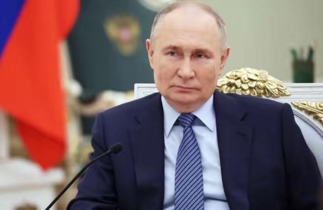 就连中方也未曾预料：普京突然宣布停火，无异于在特朗普身后出手。普京这一手确实