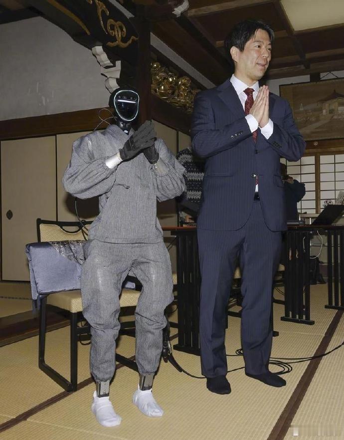 日本把宇树机器人改成僧侣日本京都大学推出僧侣机器人，硬件用中国宇树机器人，搭载C