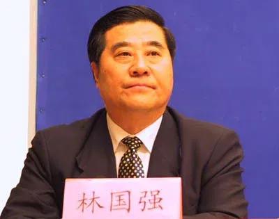 两位挨骂的市长广西水灾，不少地方成了泽国，人们发现，紧邻邕江的南宁却岁月安好，