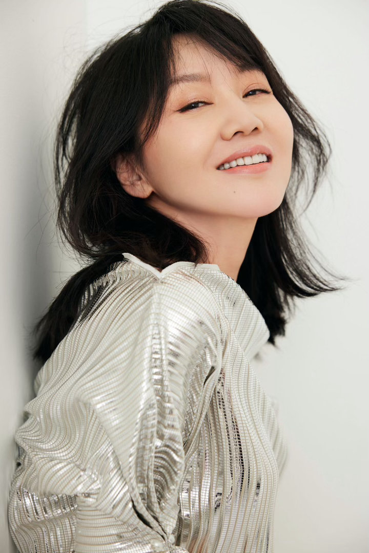 闫妮的微醺感不像演的闫妮被夸之后那个笑得见牙不见脸的劲儿，简直是我本人！自然到