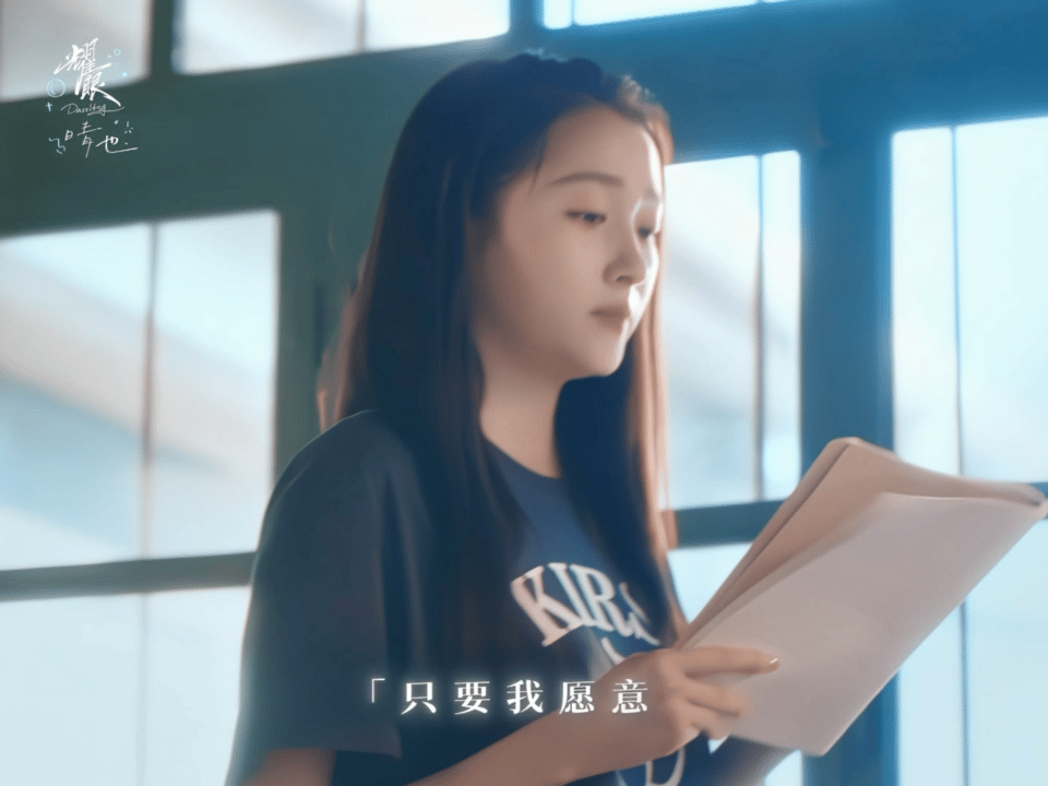 关晓彤新剧就这样耍我被这剧耍了这么多次我已经习惯了，甚至开始享受被耍。每次晴也
