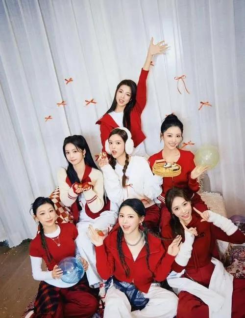 R.E.D女团携首张专辑《釉》踏上韩国MBC《SHOWCHAMPION》舞台，