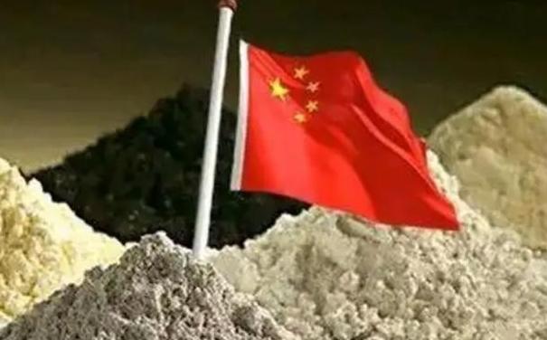 韩国三星今年大幅提高了中国稀土进口，其中82%转卖给了美国军工企业！就近些天，中