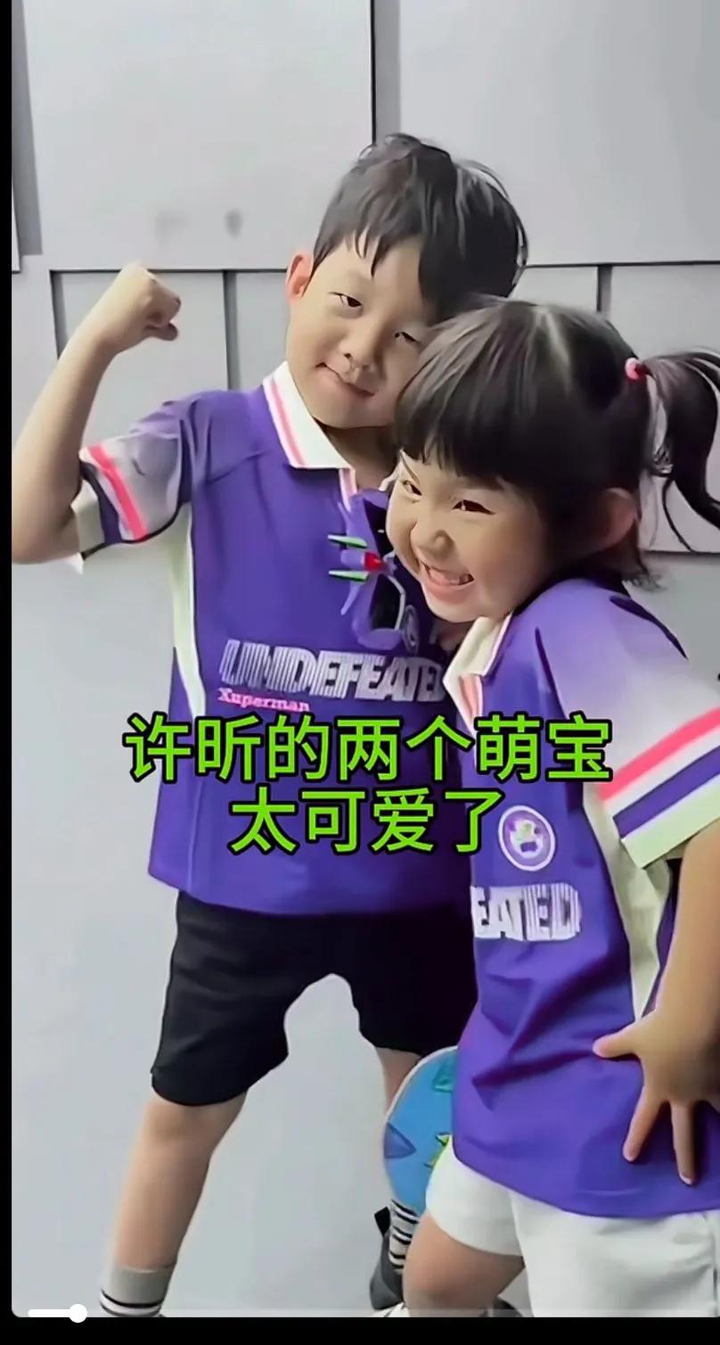 许昕的一对儿女最可爱[抱抱]有教养[赞][抱抱]美丽可爱两个萌娃，将来必成