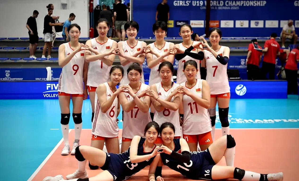 U19女排世锦赛中国队与东道主塞尔维亚在1/8决赛狭路相逢，中国队首发阵容在接应