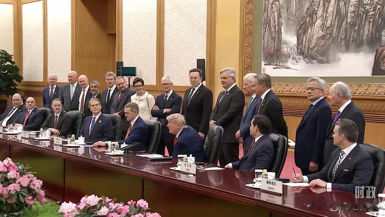 如果一个美国人坐在我们这边，美国人会有什么感觉？一个华人准确地说是华裔，能坐在