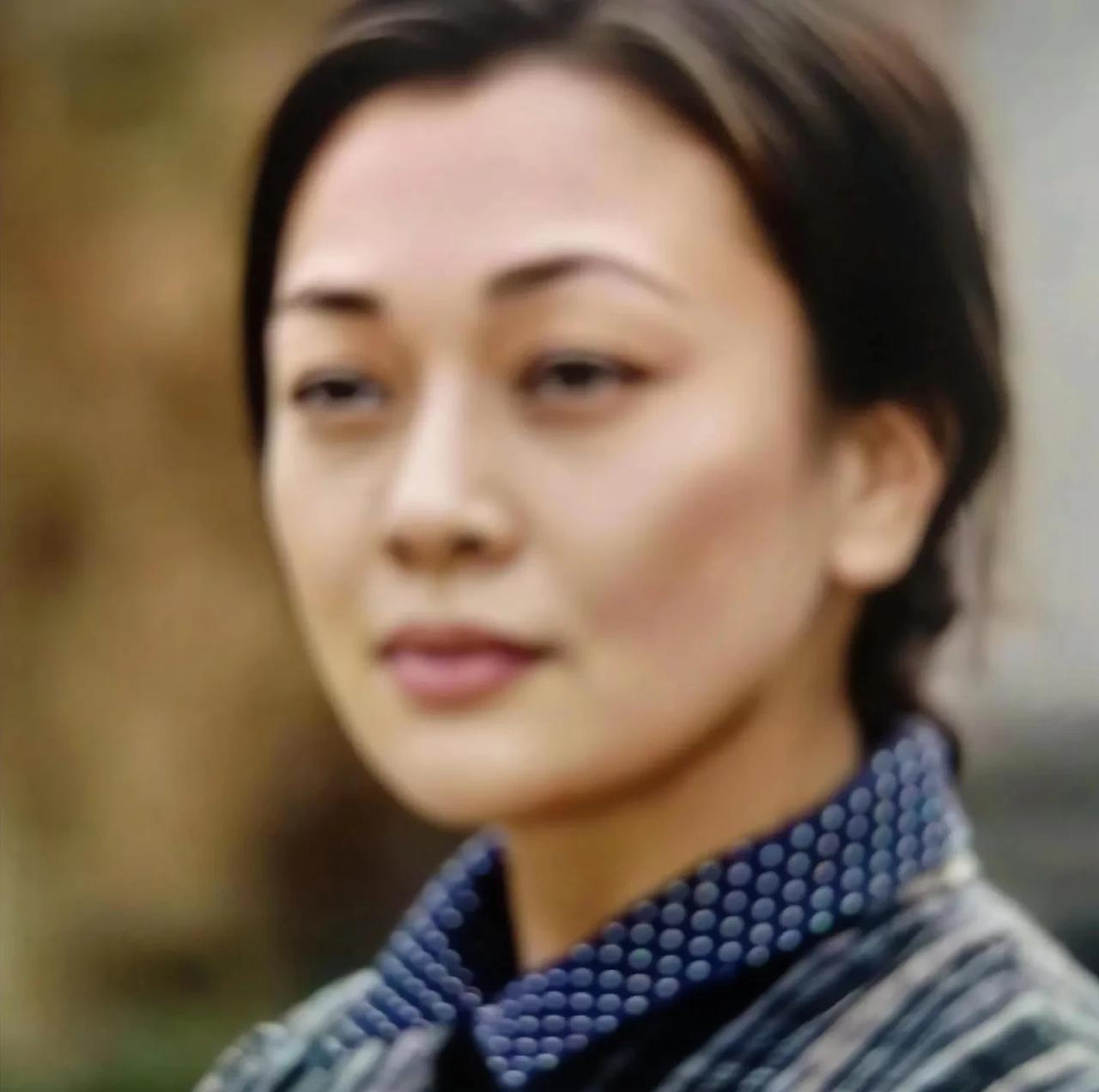 《暗潮缉凶》剧中的她，太让人共情了，为了儿子小海，居然忍住失去女儿小舟的悲痛。