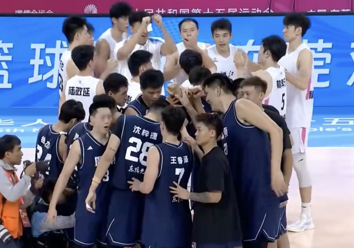 主场登顶巅峰! 广东全运男篮大胜浙江全运男篮! 勇夺成人组金牌!