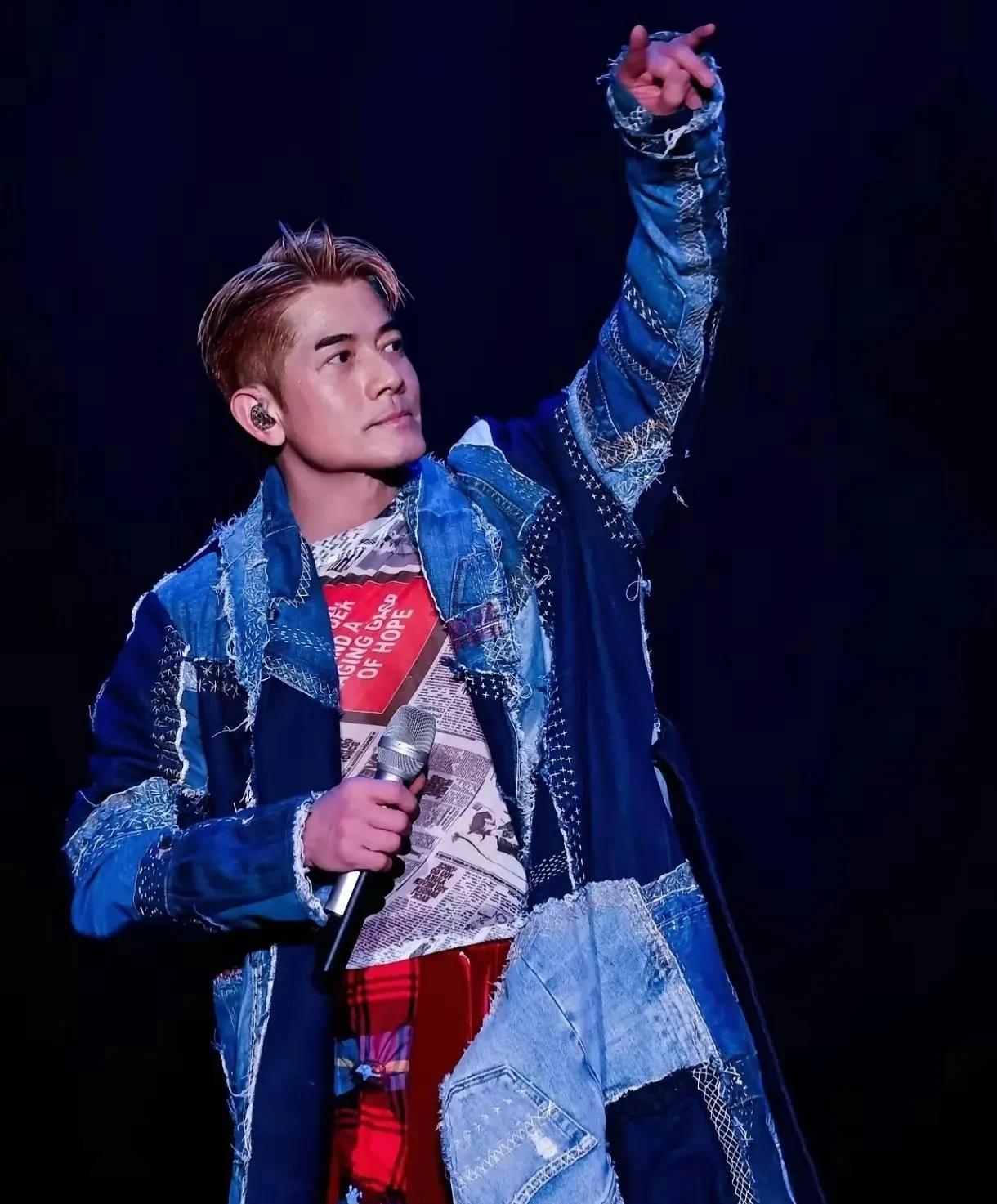 郭富城，有个毛病！郭富城在周杰伦演唱会上跳了几支舞，年过半百，身体还如此丝滑，
