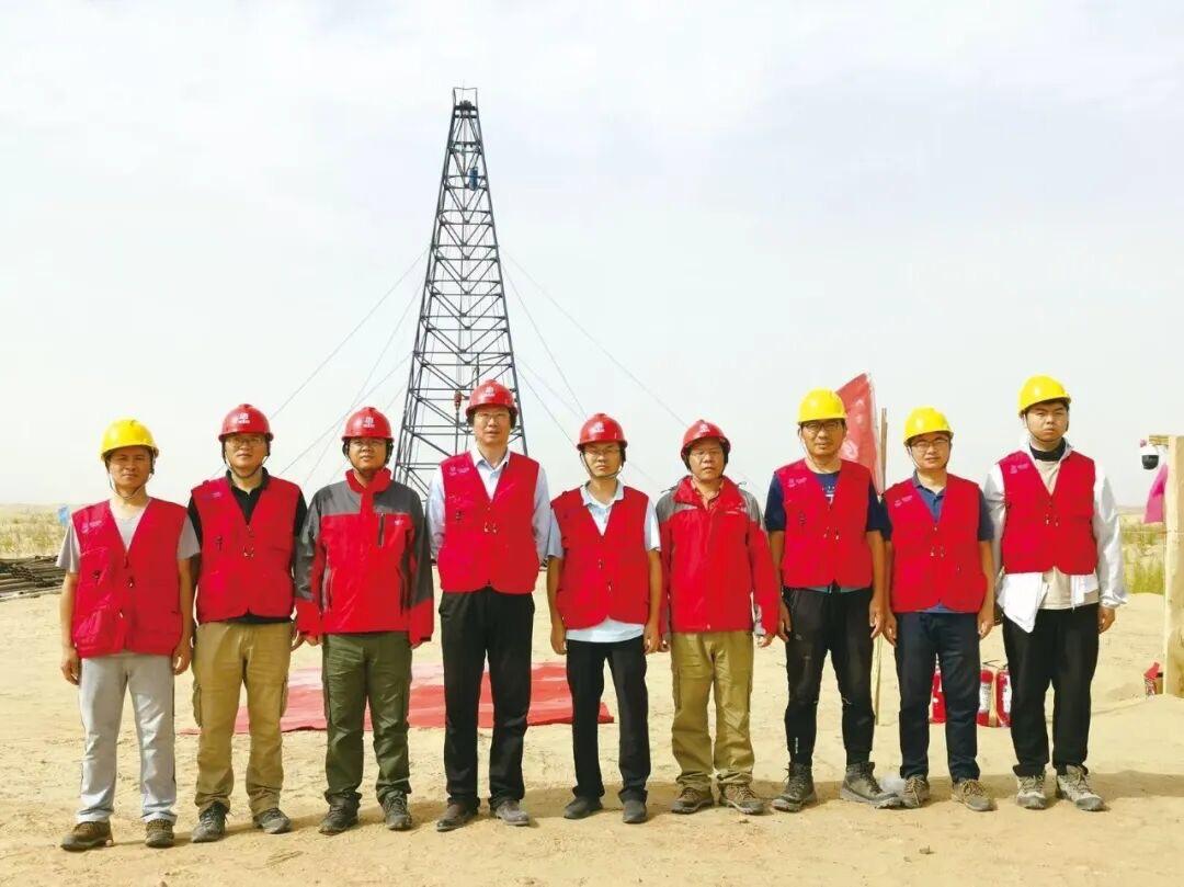 老外集体傻眼！中国沙漠钻1820米，挖出全球最深