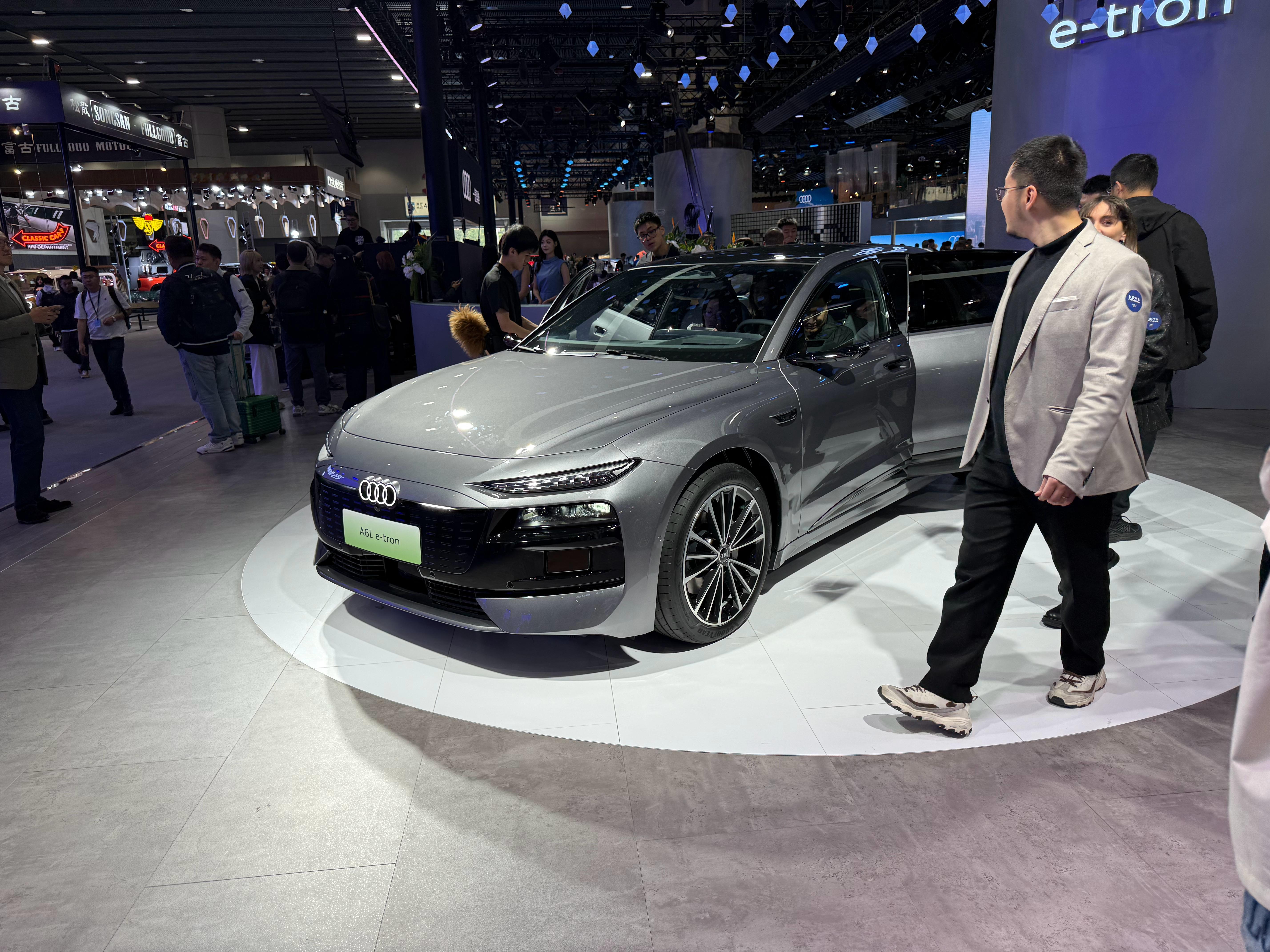 冷知识又增加了，奥迪A6Le-tron，尾标是奥迪一汽，而不是传统的一汽奥迪